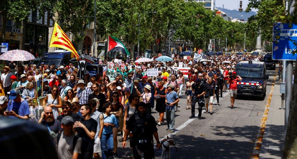 Southern Europa, May mga Protesta Laban sa Maysado Maraming Turista!